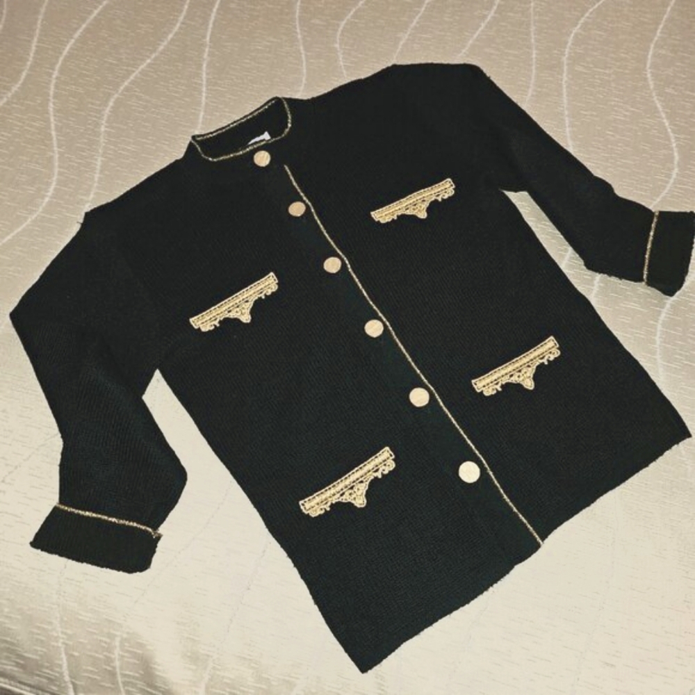 🔥HP🔥CHANEL-STYLE BLACK CARDIGAN w/ GOLD ACCENTS FEATURING SIX BUTTON CLOSURE
